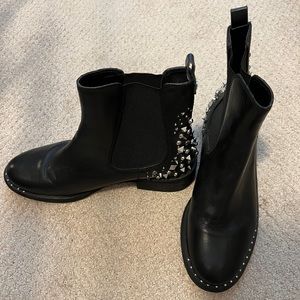 Super cute boots!